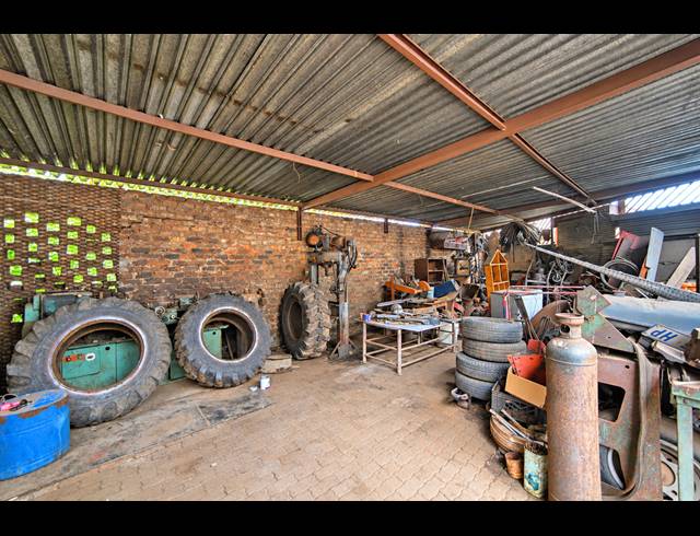 340M² WAREHOUSE FOR SALE IN PETIT
